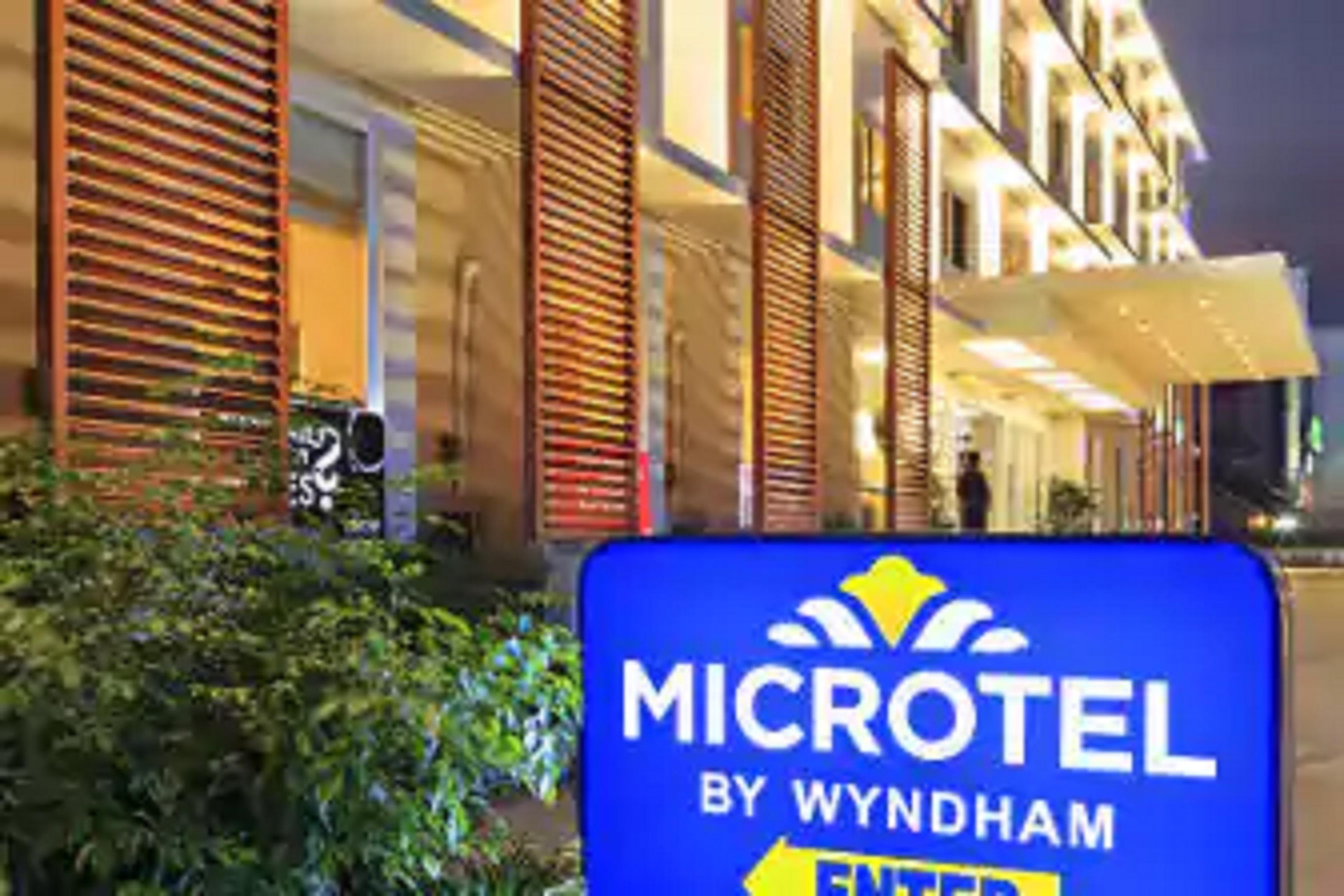 Microtel By Wyndham Acropolis Pasig City Exterior photo