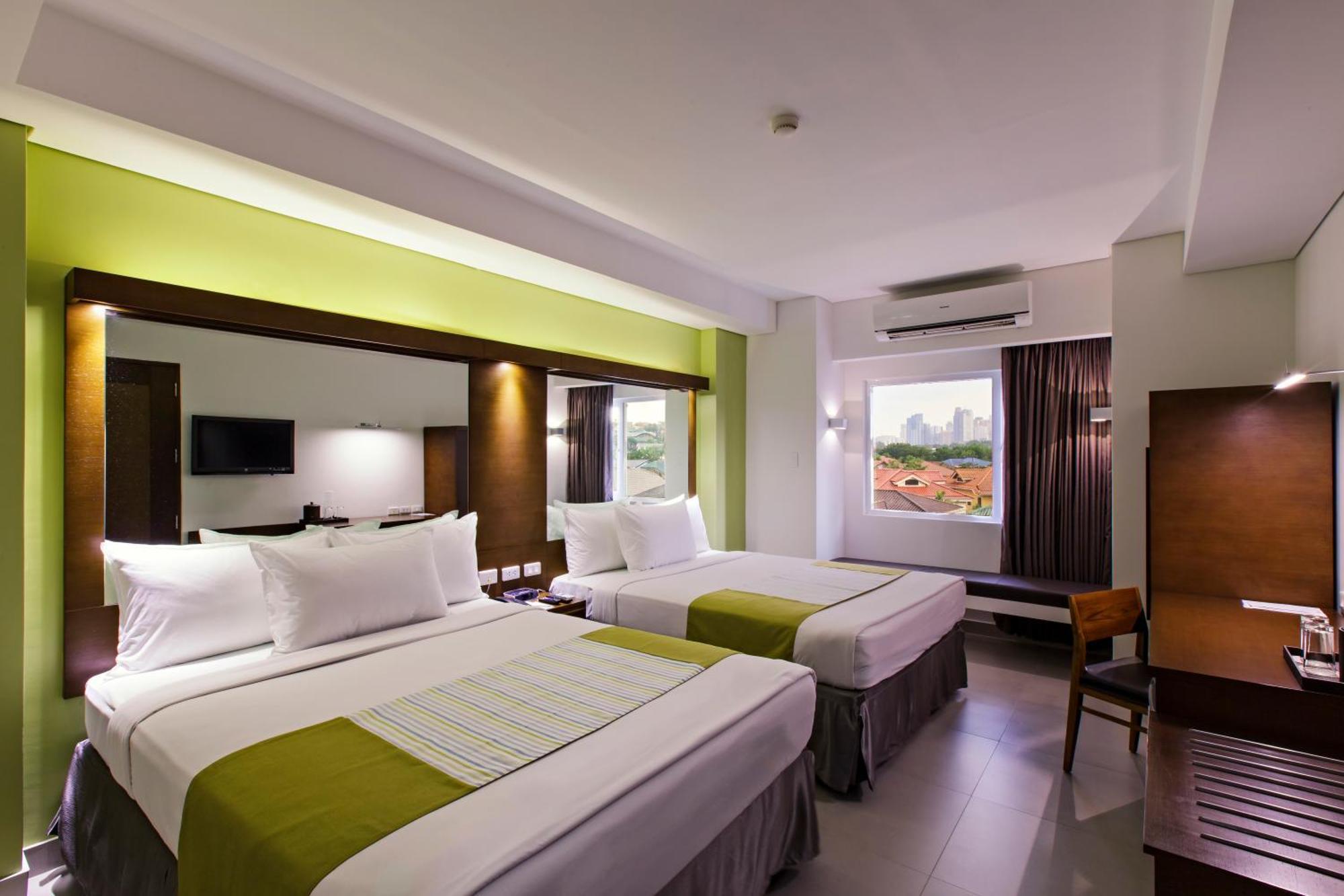 Microtel By Wyndham Acropolis Pasig City Exterior photo