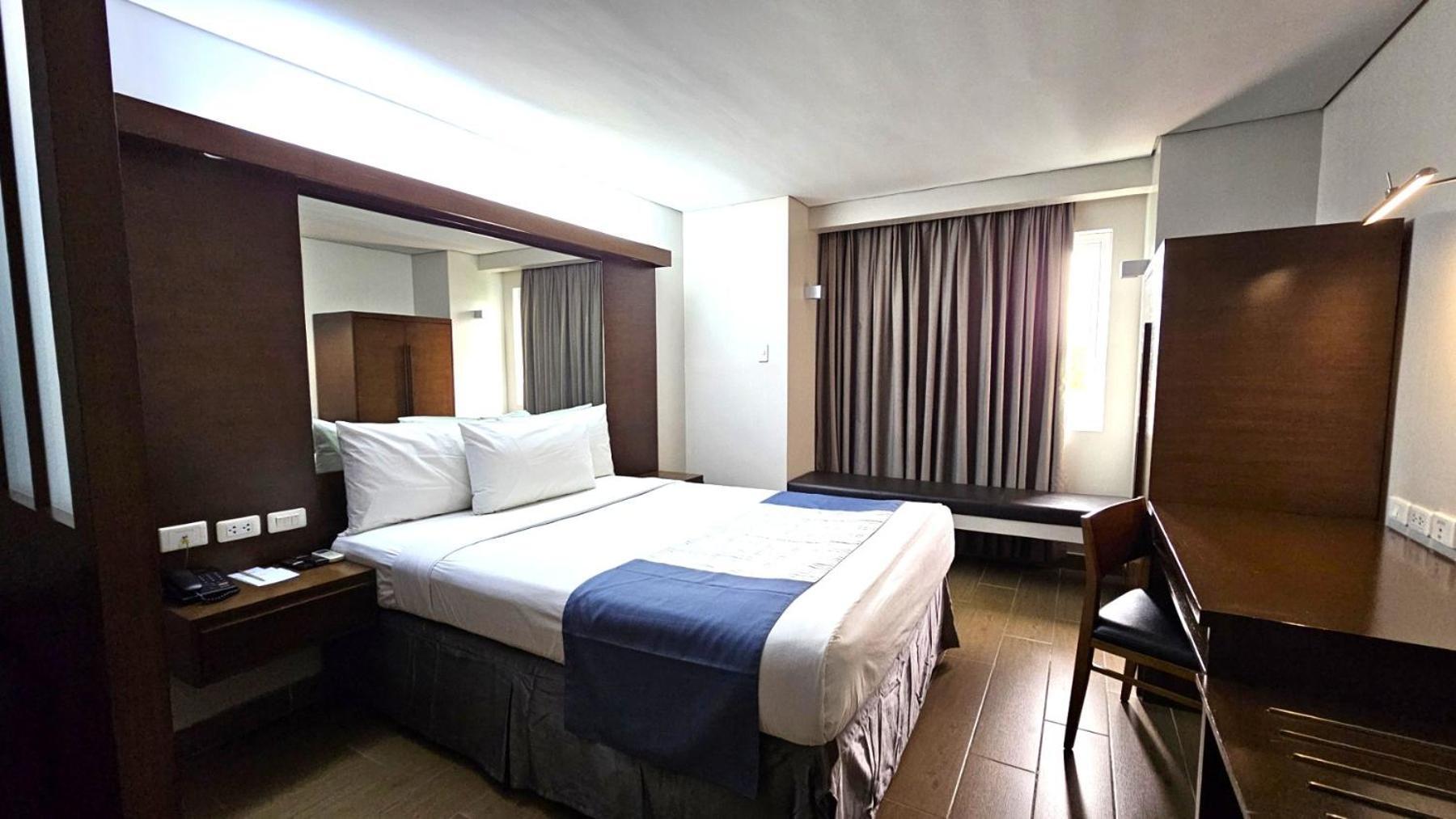 Microtel By Wyndham Acropolis Pasig City Exterior photo