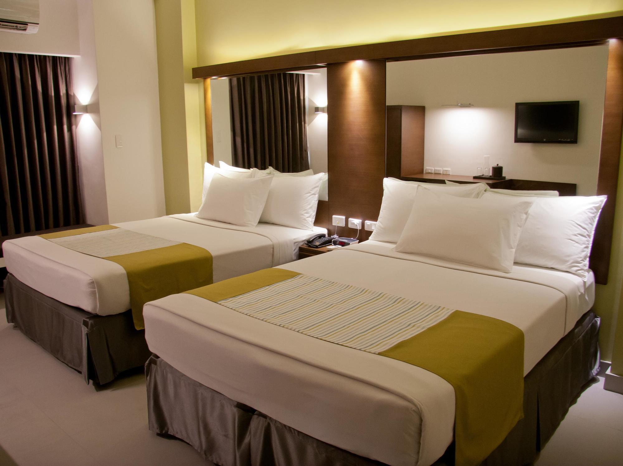 Microtel By Wyndham Acropolis Pasig City Exterior photo