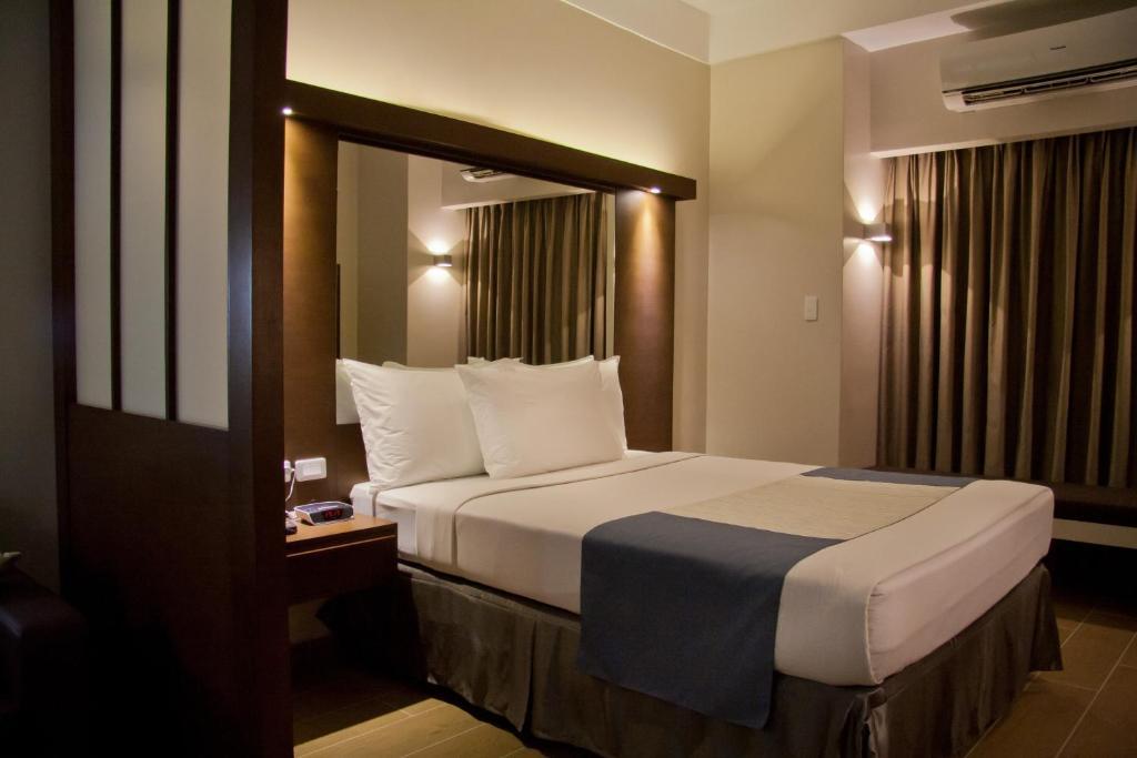 Microtel By Wyndham Acropolis Pasig City Room photo