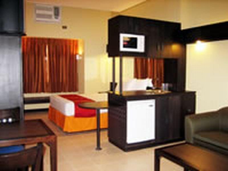 Microtel By Wyndham Acropolis Pasig City Exterior photo
