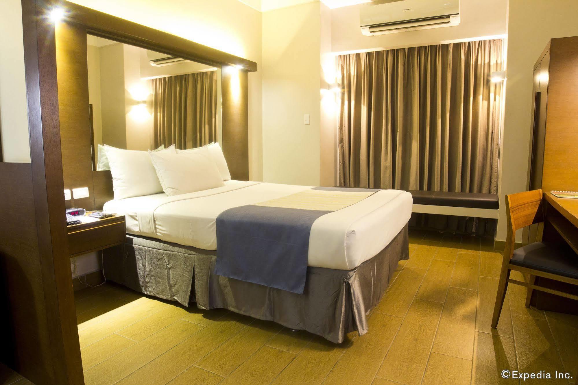 Microtel By Wyndham Acropolis Pasig City Exterior photo