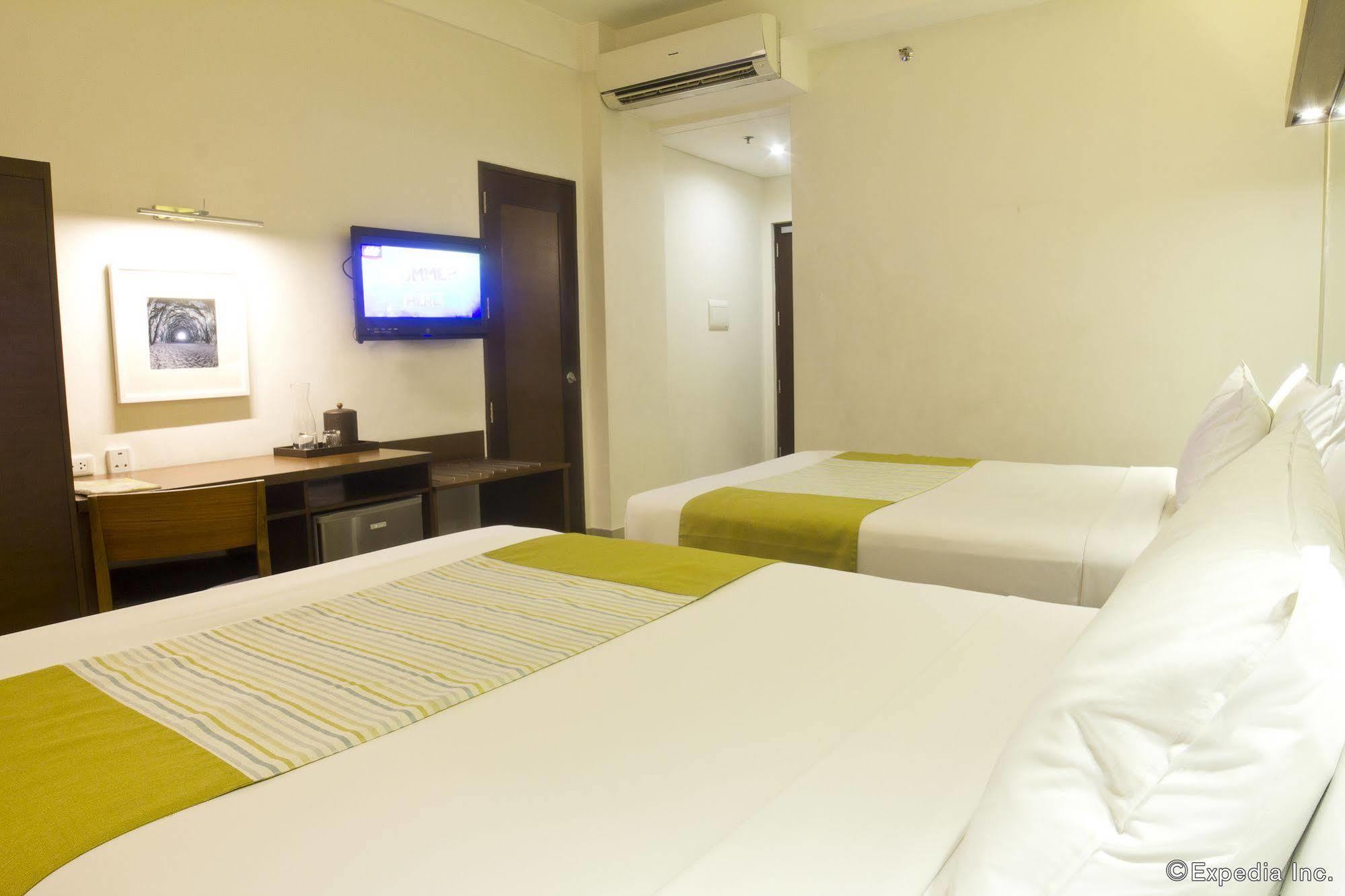 Microtel By Wyndham Acropolis Pasig City Exterior photo