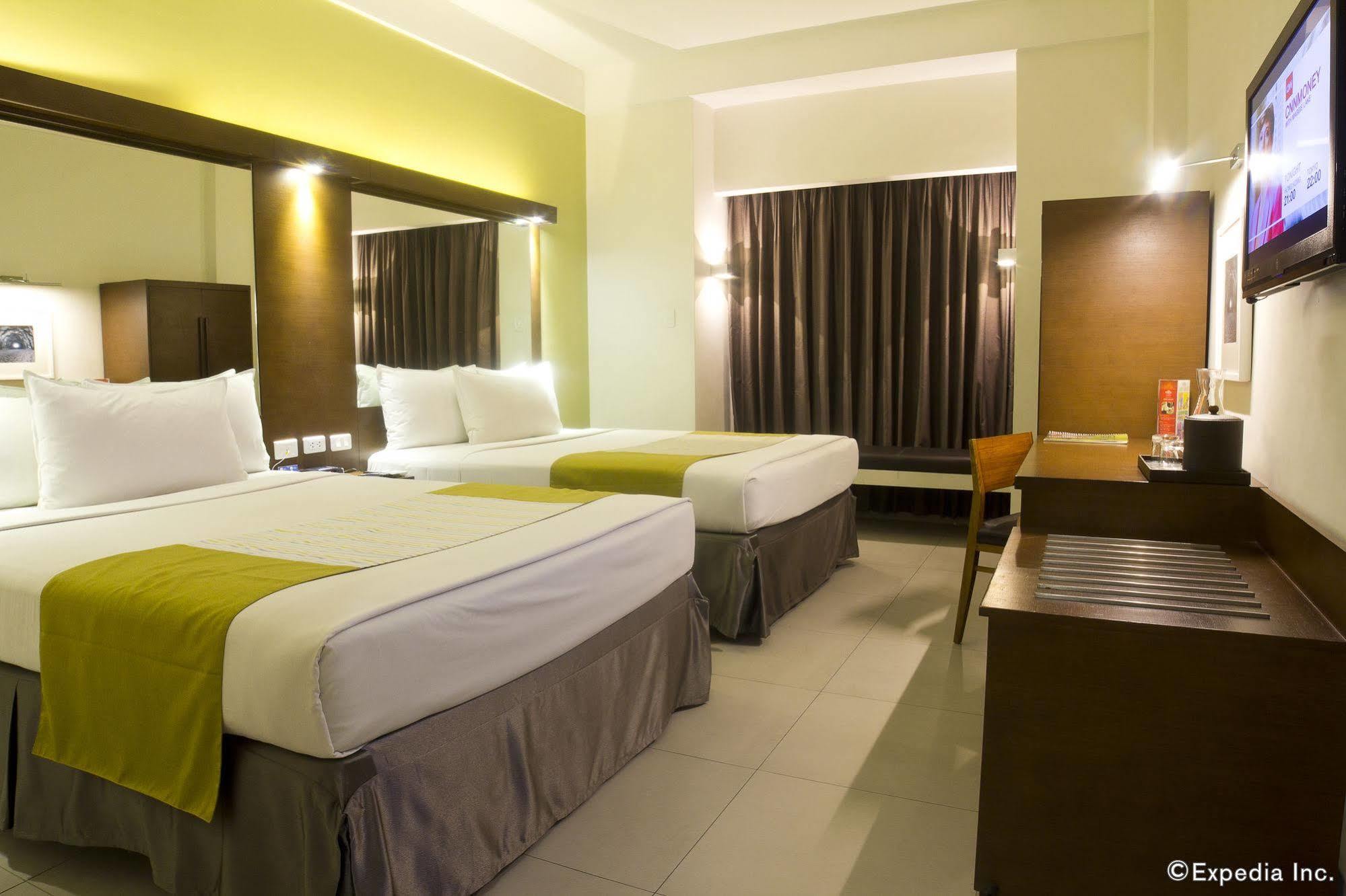 Microtel By Wyndham Acropolis Pasig City Exterior photo