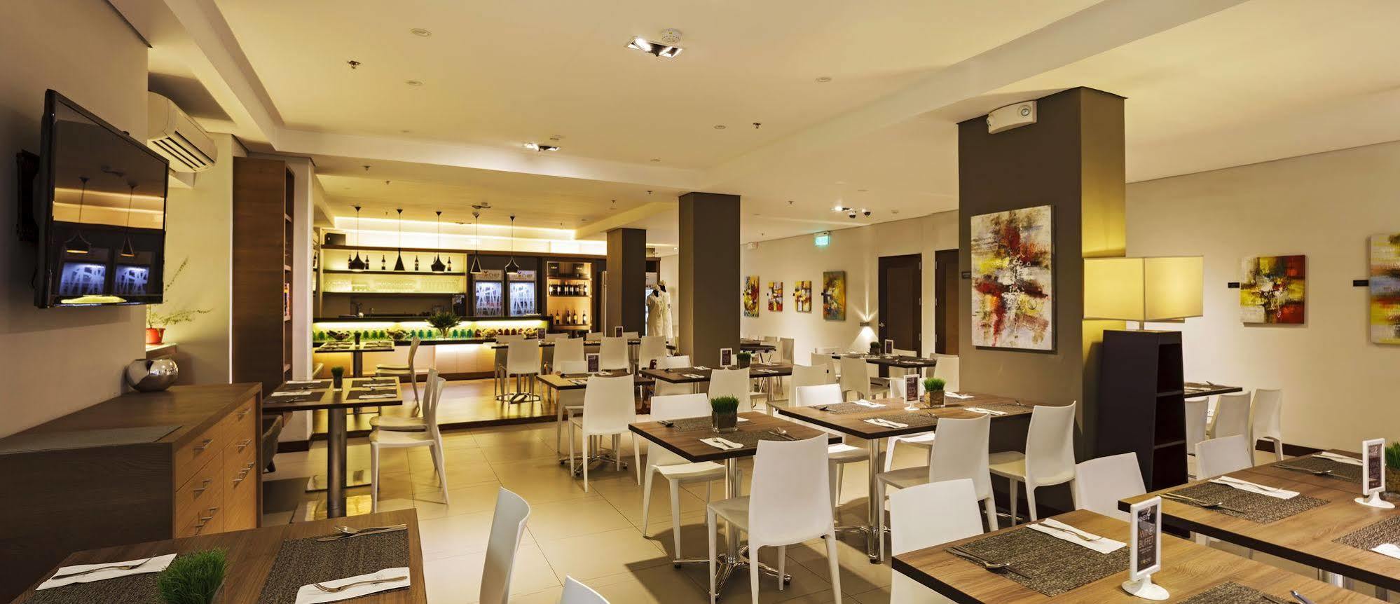 Microtel By Wyndham Acropolis Pasig City Exterior photo