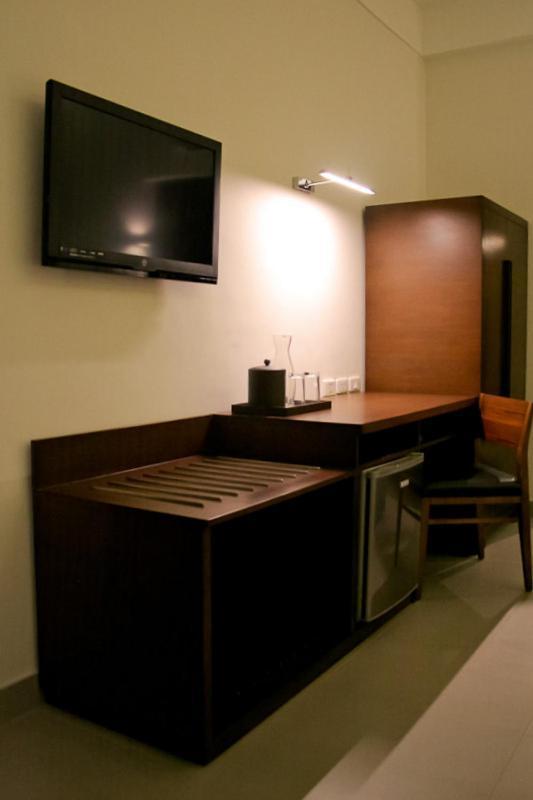 Microtel By Wyndham Acropolis Pasig City Exterior photo